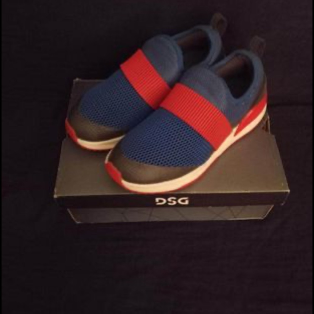Kid's sneakers size 4